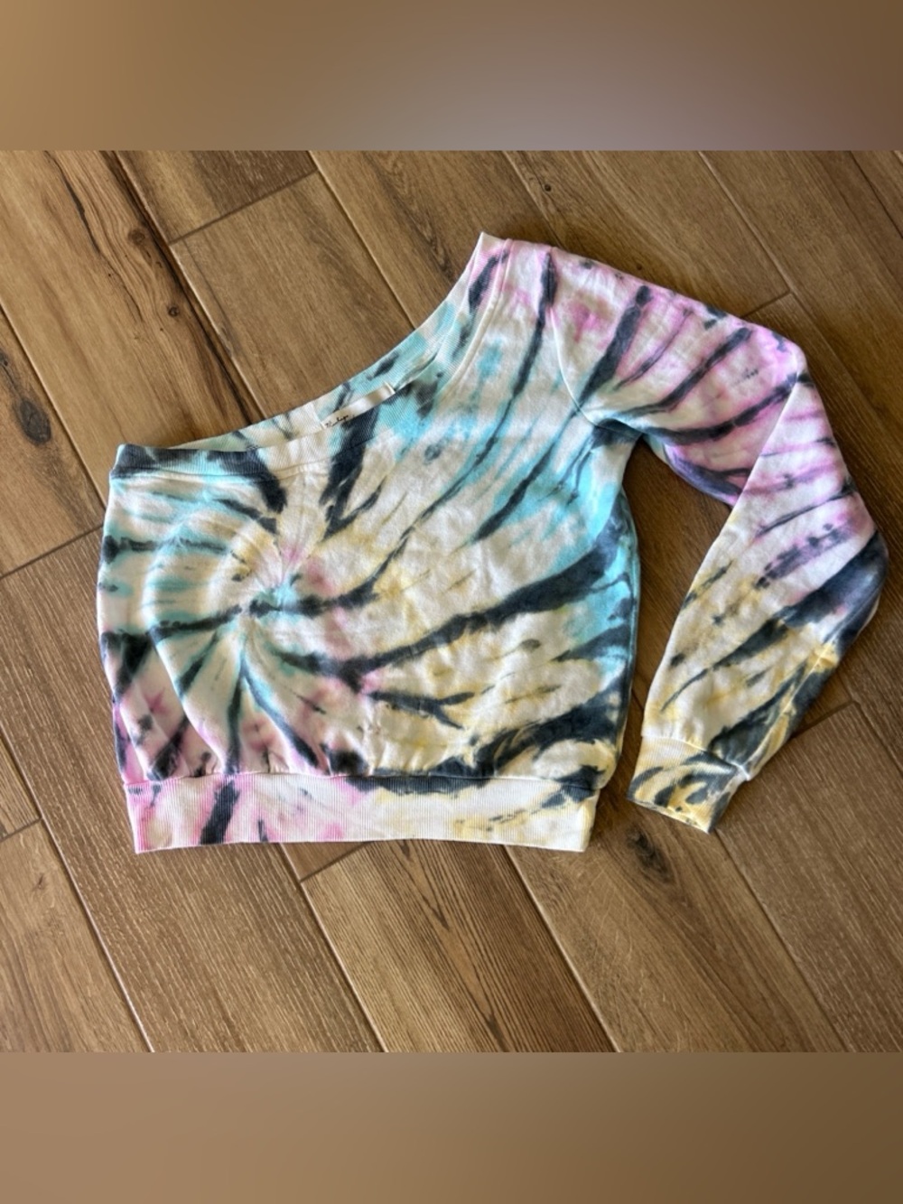VINTAGE HAVANA Women’s Size Small TIE DYE COLD SHOULDER CROPPED SWEATSHIRT NWT